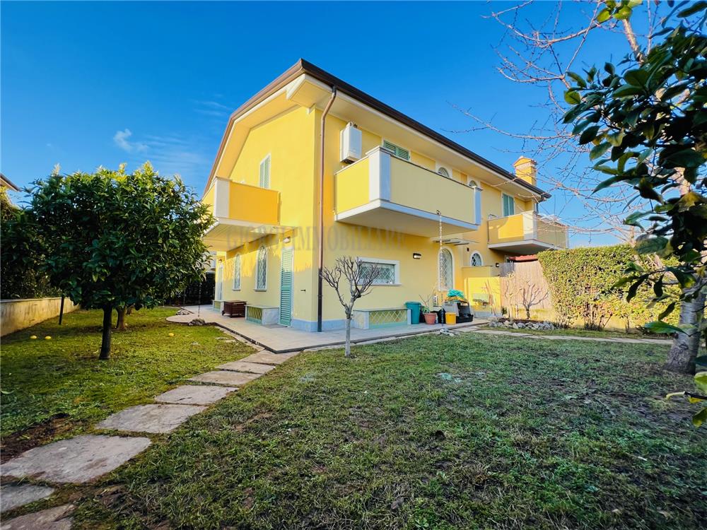 Massa Vendita Villa QuadriFamiliare Quercioli rif: 1424
